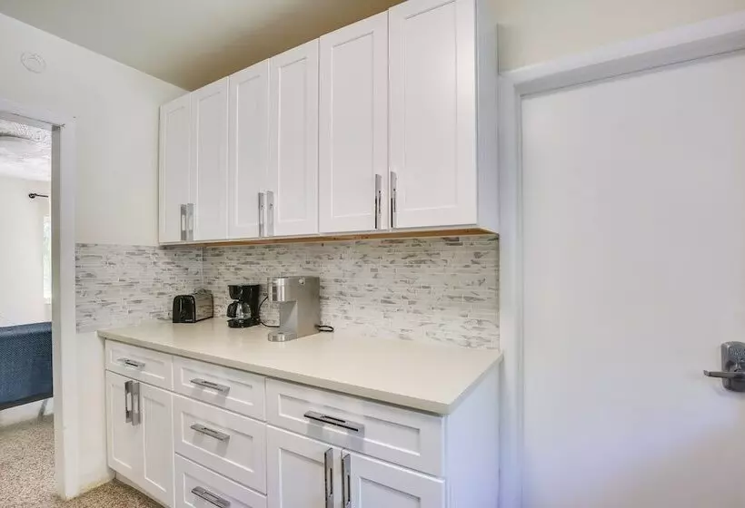 Steps To Deerfield Beach: Home W/ Private Patio!