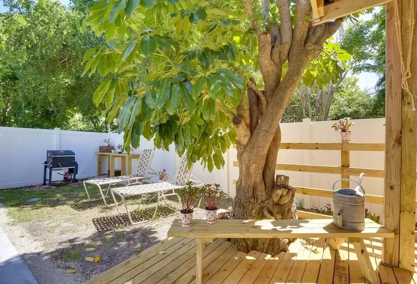 Steps To Deerfield Beach: Home W/ Private Patio!