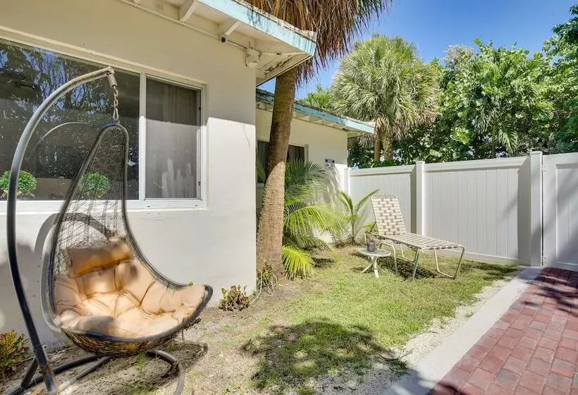 Steps To Deerfield Beach: Home W/ Private Patio!