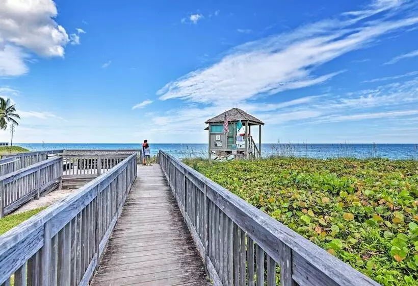 Steps To Deerfield Beach: Home W/ Private Patio!