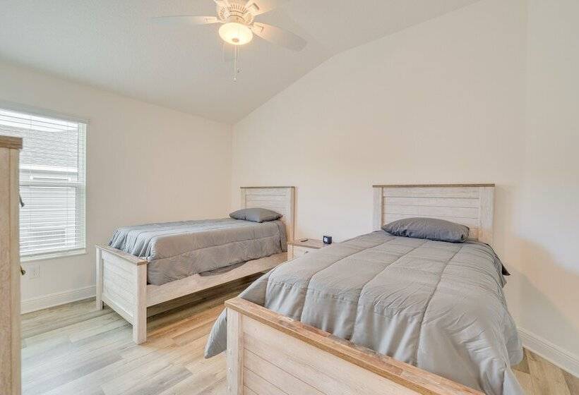 Pool Access & Screened Patio: Home In The Villages