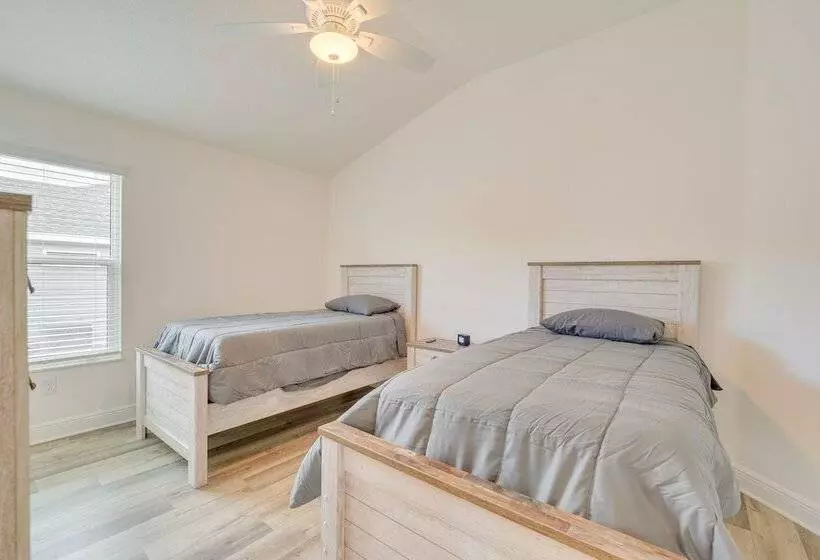 Pool Access & Screened Patio: Home In The Villages