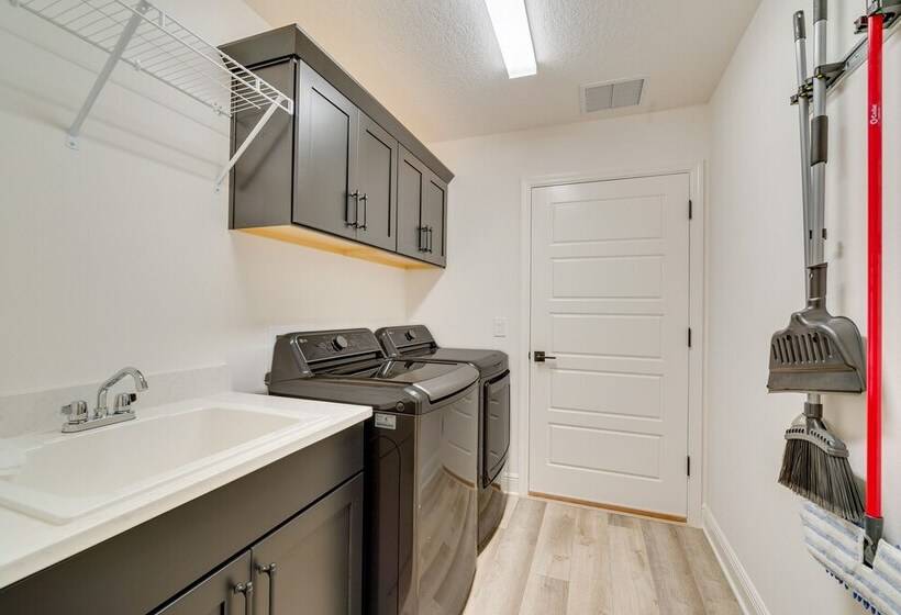 Pool Access & Screened Patio: Home In The Villages