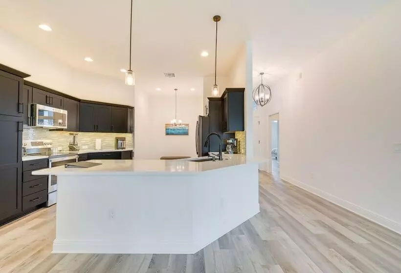 Pool Access & Screened Patio: Home In The Villages