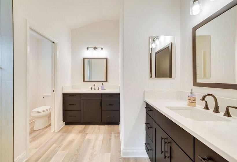 Pool Access & Screened Patio: Home In The Villages