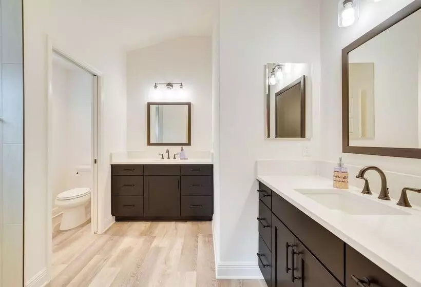 Pool Access & Screened Patio: Home In The Villages