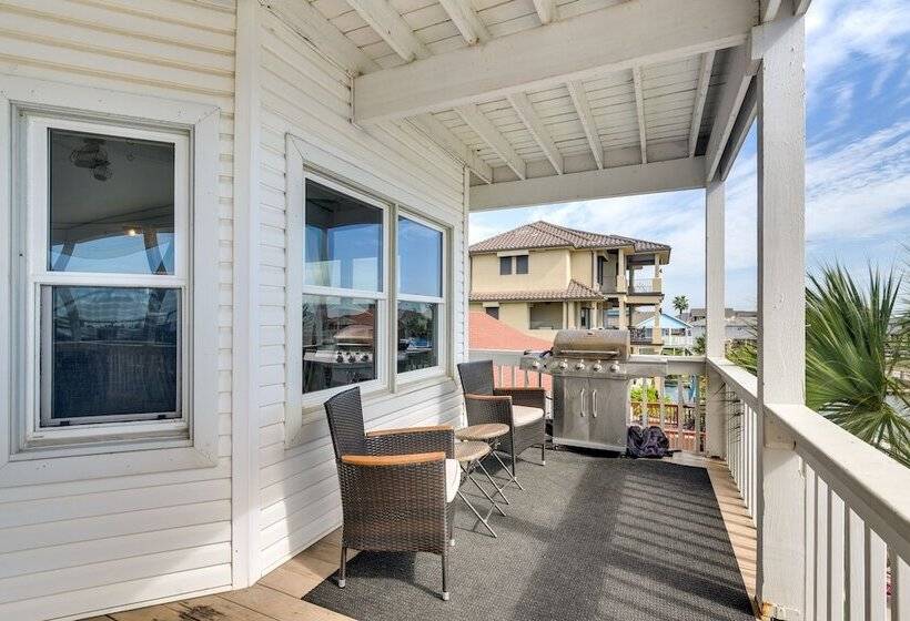 Waterfront Freeport Home: Deck & Private Boat Dock