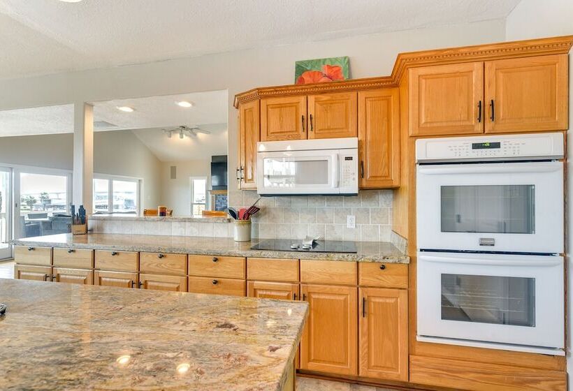 Waterfront Freeport Home: Deck & Private Boat Dock