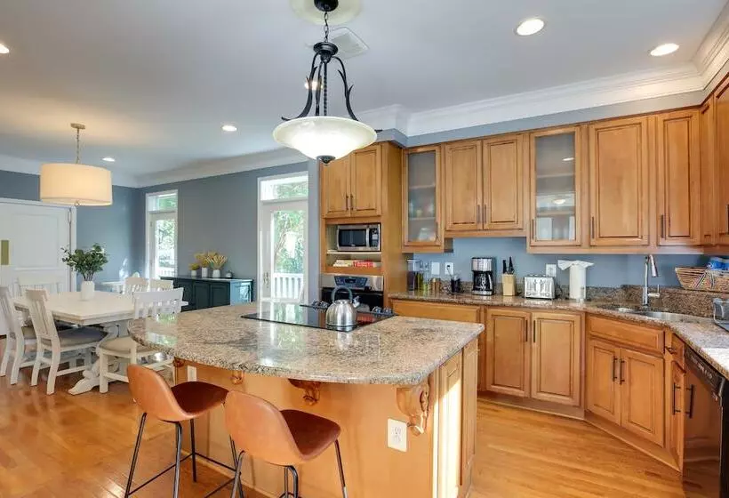 Waterfront Lusby Escape W/ Fire Pit & Kayaks!