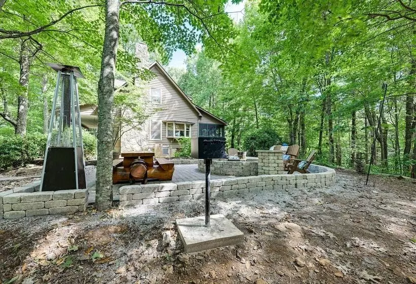 Near Highlands: 36 Acre Scaly Mountain Lodge