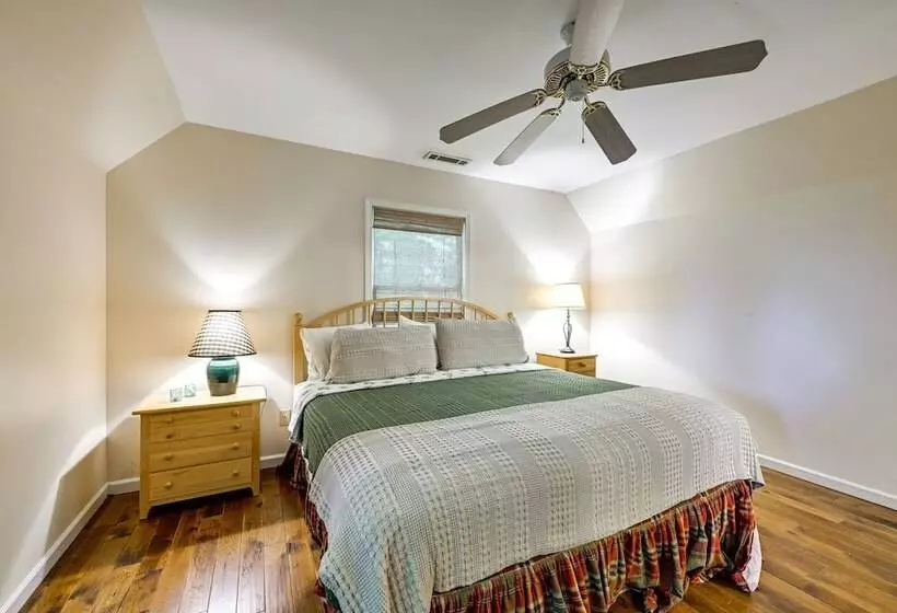 Near Highlands: 36 Acre Scaly Mountain Lodge