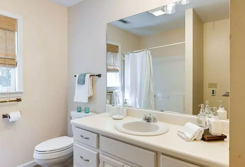 Near Highlands: 36 Acre Scaly Mountain Lodge