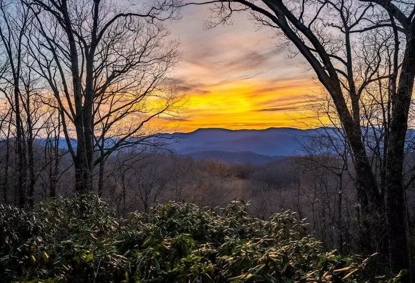 Near Highlands: 36 Acre Scaly Mountain Lodge