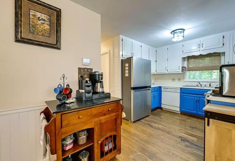 Near Highlands: 36 Acre Scaly Mountain Lodge