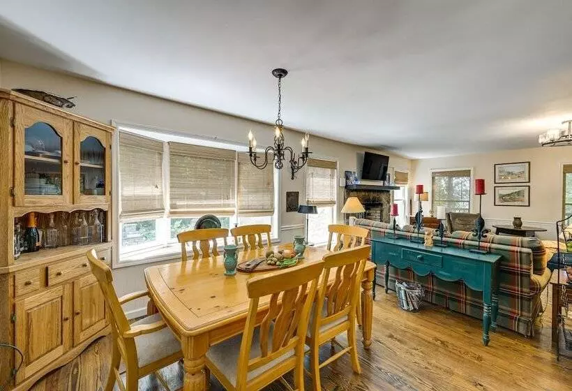 Near Highlands: 36 Acre Scaly Mountain Lodge