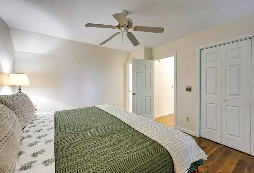 Near Highlands: 36 Acre Scaly Mountain Lodge