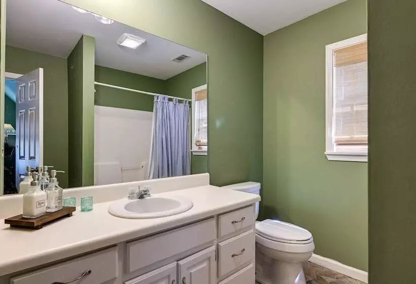 Near Highlands: 36 Acre Scaly Mountain Lodge