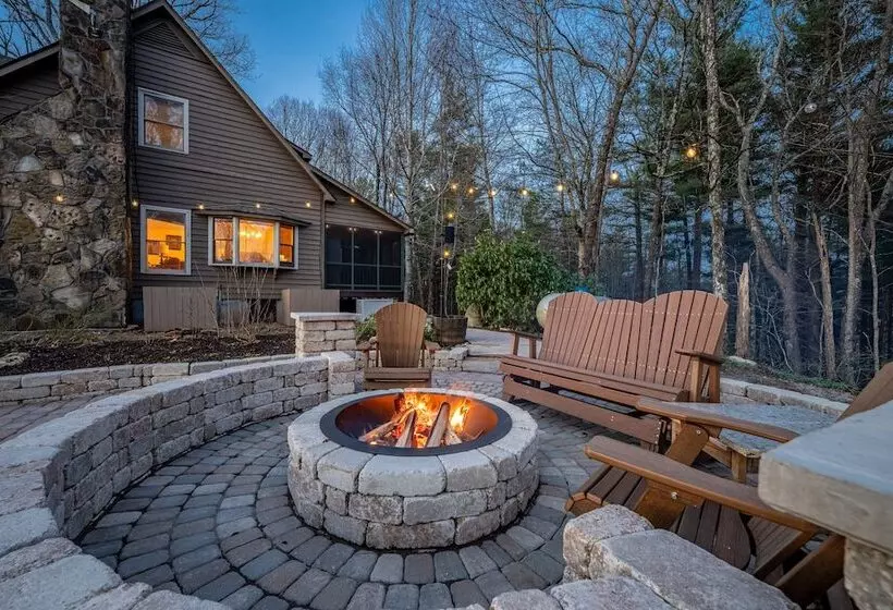 Near Highlands: 36 Acre Scaly Mountain Lodge