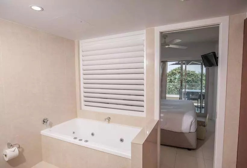 71 Hastings Street   Beachfront