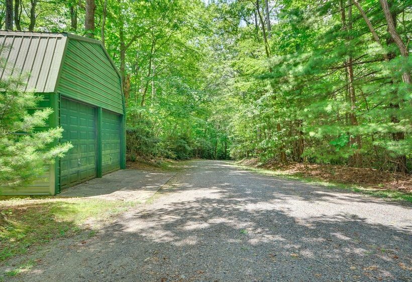 40 Acre Ararat Escape: On Site Trails & Mtn Views!