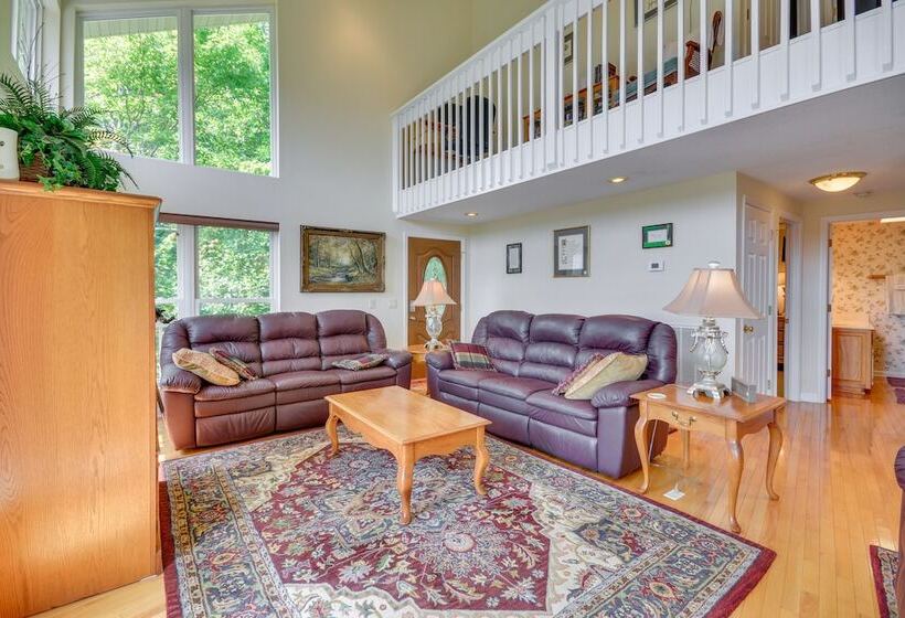 40 Acre Ararat Escape: On Site Trails & Mtn Views!