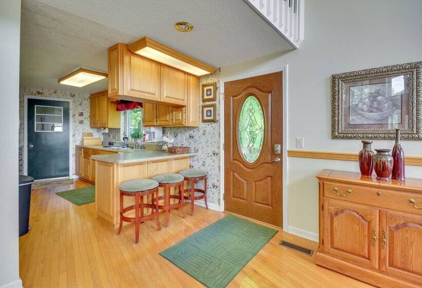 40 Acre Ararat Escape: On Site Trails & Mtn Views!