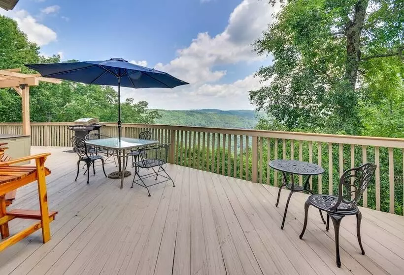 40 Acre Ararat Escape: On Site Trails & Mtn Views!