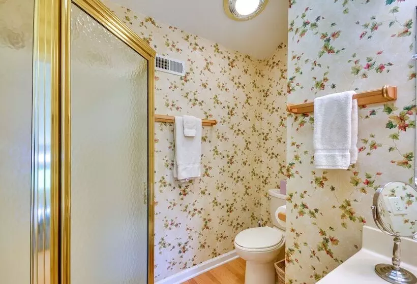 40 Acre Ararat Escape: On Site Trails & Mtn Views!