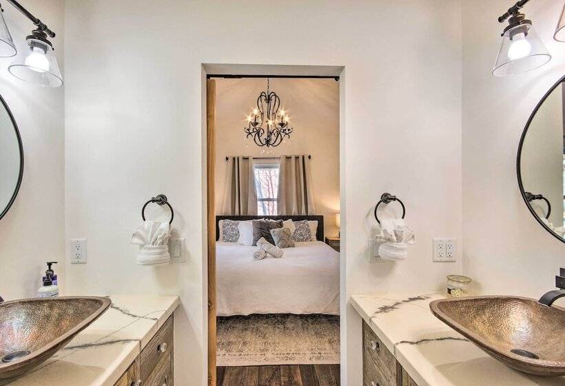 Beautiful Livingston Home W/ Mountain Views