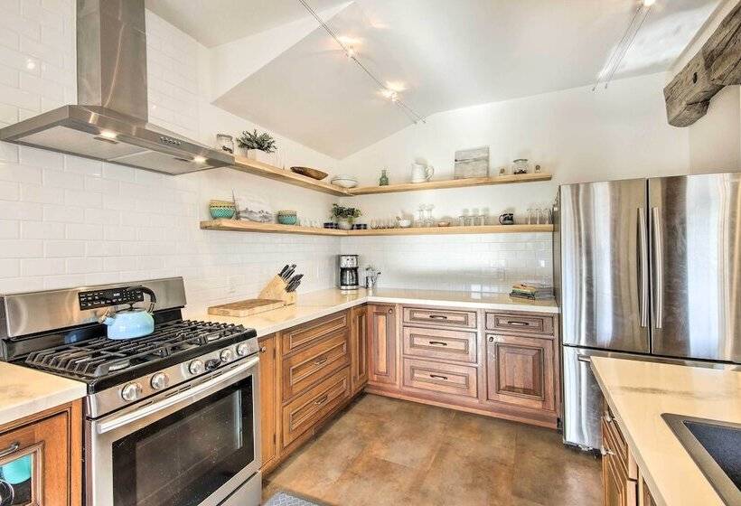 Beautiful Livingston Home W/ Mountain Views