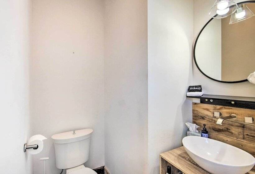 Beautiful Livingston Home W/ Mountain Views