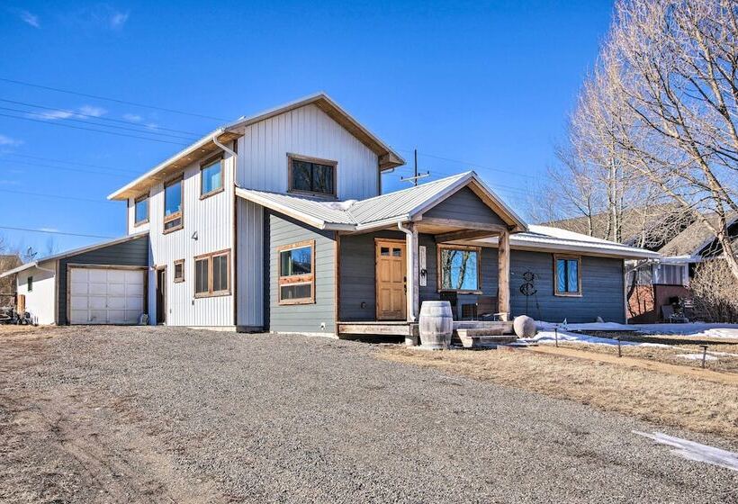 Beautiful Livingston Home W/ Mountain Views