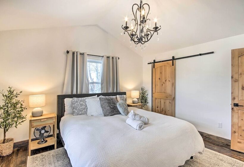 Beautiful Livingston Home W/ Mountain Views