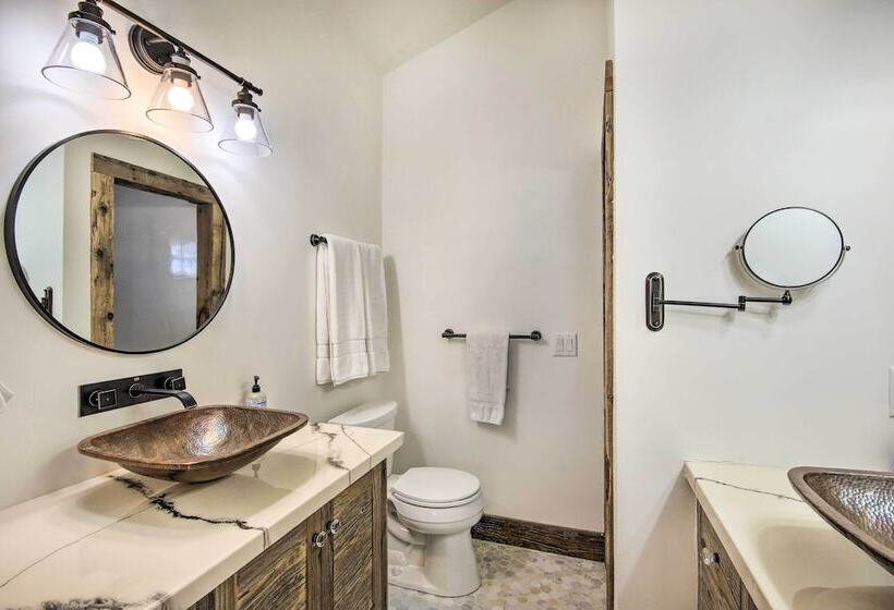 Beautiful Livingston Home W/ Mountain Views