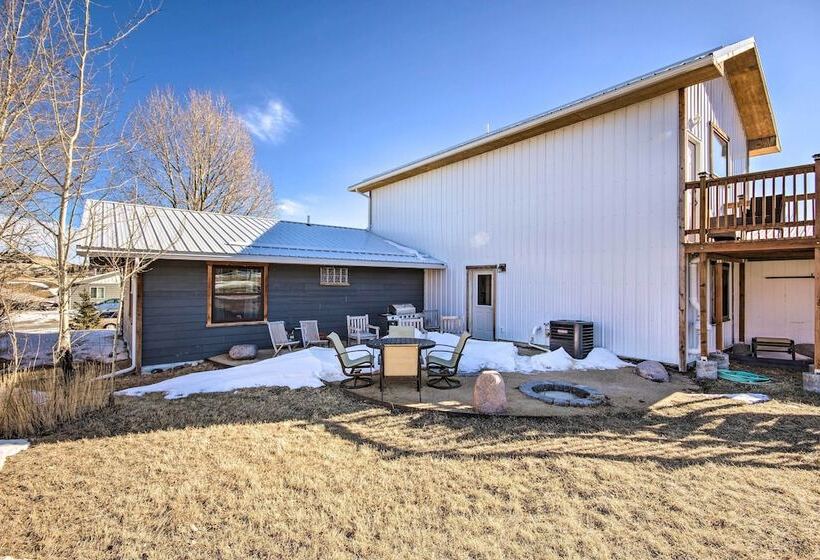 Beautiful Livingston Home W/ Mountain Views