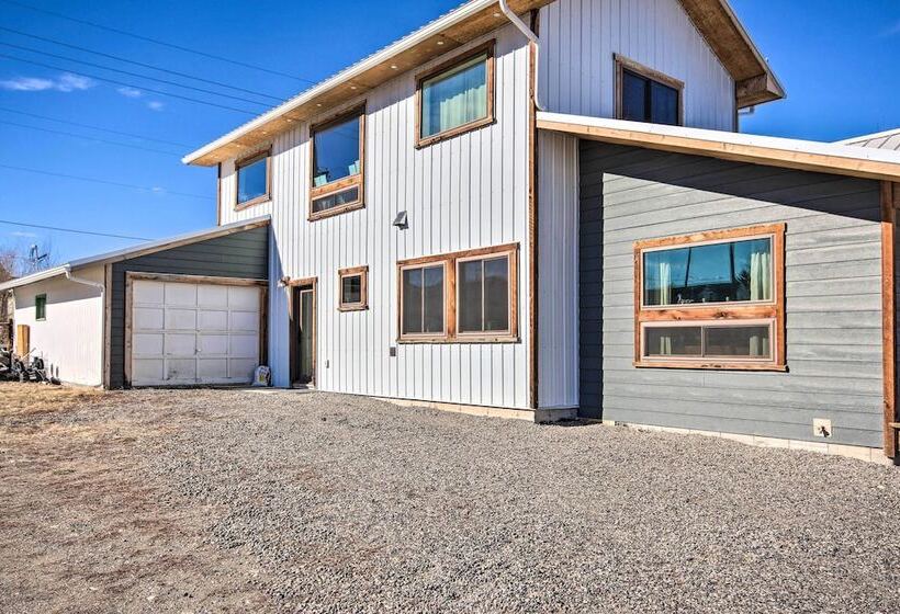 Beautiful Livingston Home W/ Mountain Views