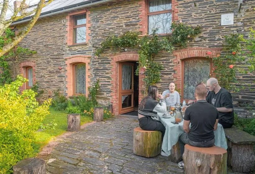 Aamiaismajoitus (B&B) L Hôt Berge De Gannedel