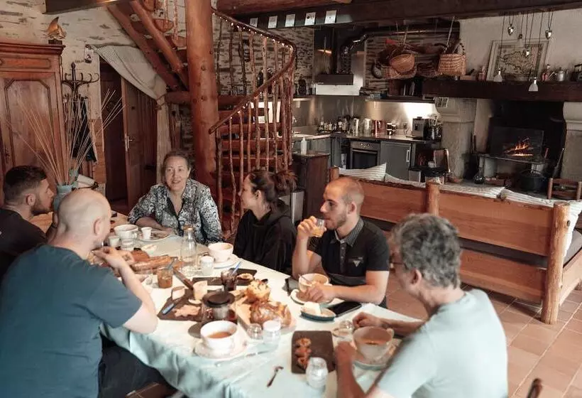 Aamiaismajoitus (B&B) L Hôt Berge De Gannedel