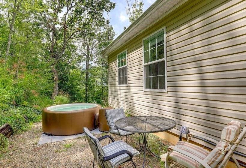 Black Mountain Retreat W/ Hot Tub + Mountain Views