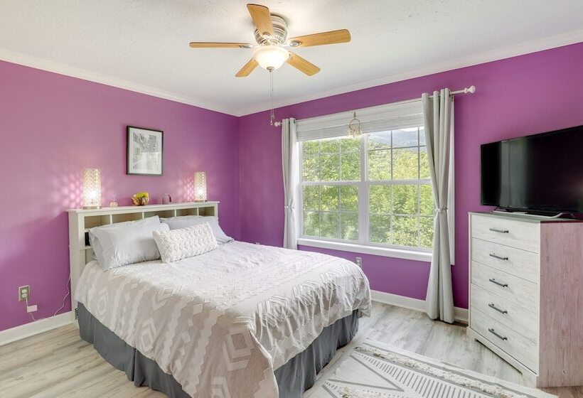 Black Mountain Retreat W/ Hot Tub + Mountain Views