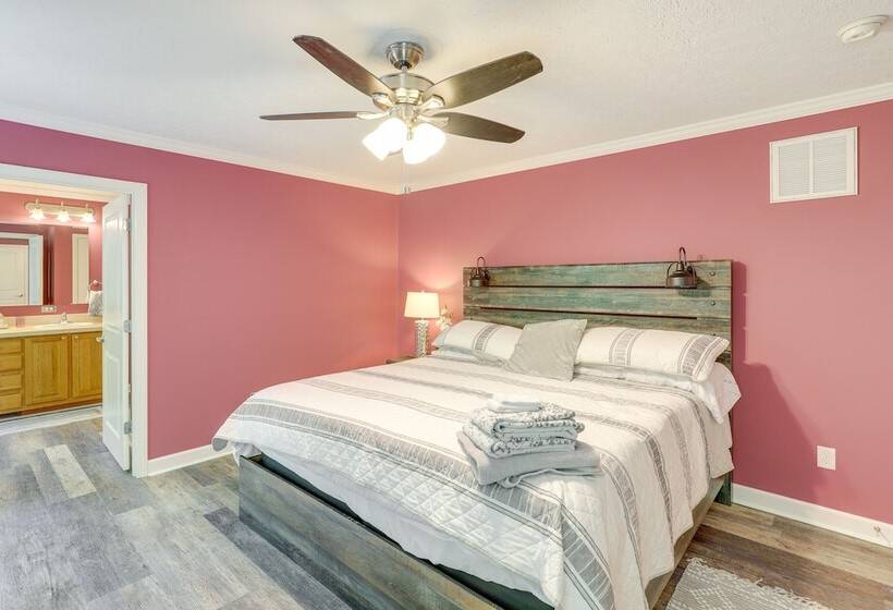 Black Mountain Retreat W/ Hot Tub + Mountain Views