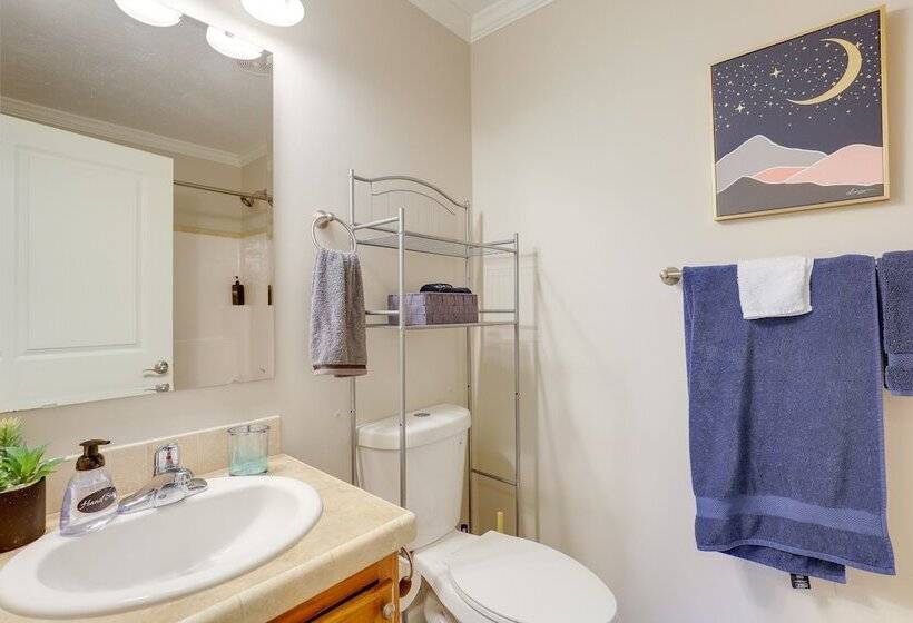 Black Mountain Retreat W/ Hot Tub + Mountain Views