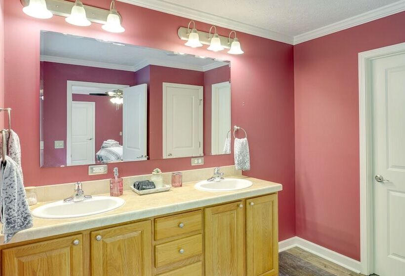 Black Mountain Retreat W/ Hot Tub + Mountain Views