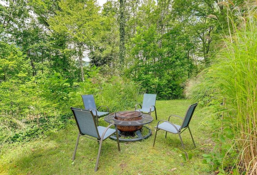 Black Mountain Retreat W/ Hot Tub + Mountain Views