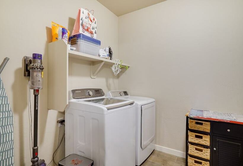 Bright & Modern Las Cruces Home In Sonoma Ranch