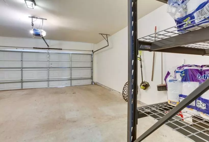 Canalfront Baton Rouge Home W/ Patio: 6 Mi To Lsu!