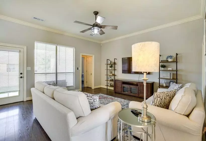 Canalfront Baton Rouge Home W/ Patio: 6 Mi To Lsu!