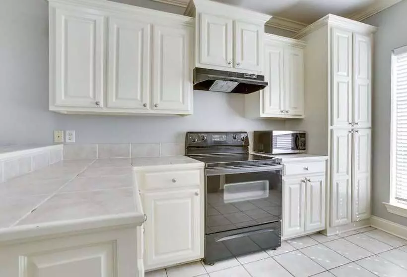 Canalfront Baton Rouge Home W/ Patio: 6 Mi To Lsu!
