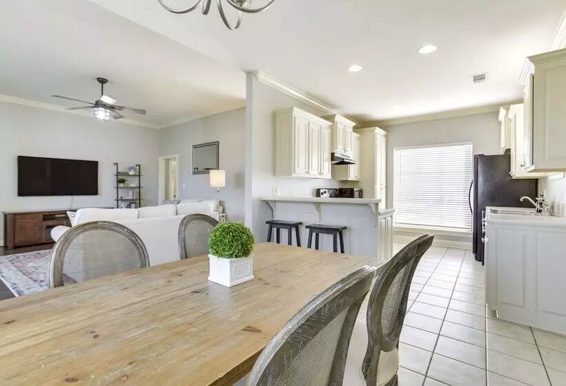 Canalfront Baton Rouge Home W/ Patio: 6 Mi To Lsu!