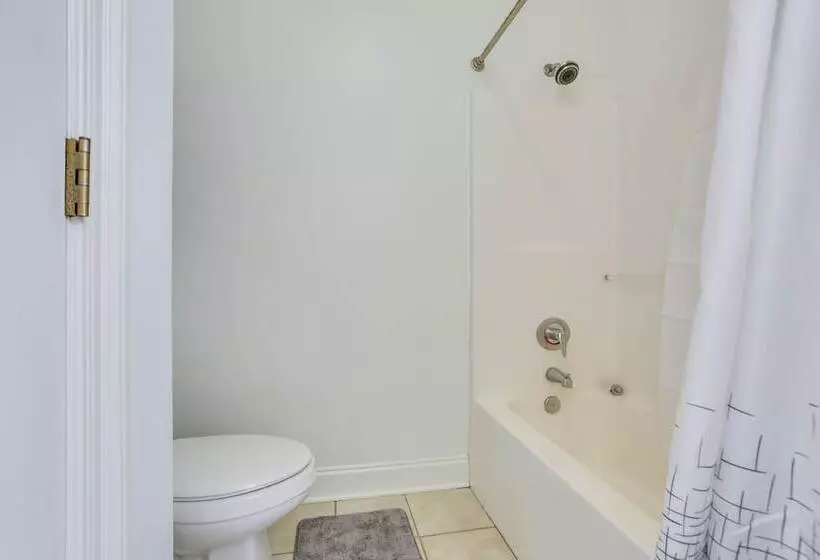 Canalfront Baton Rouge Home W/ Patio: 6 Mi To Lsu!